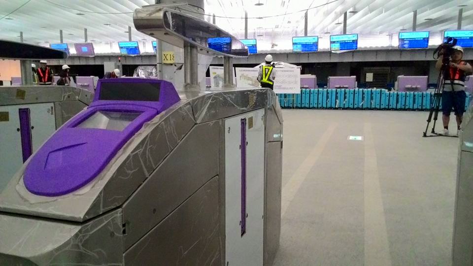 ไต้หวันไฮเทค - 10 ม.ค. 2558 รถไฟฟ้าสายสนานบิน