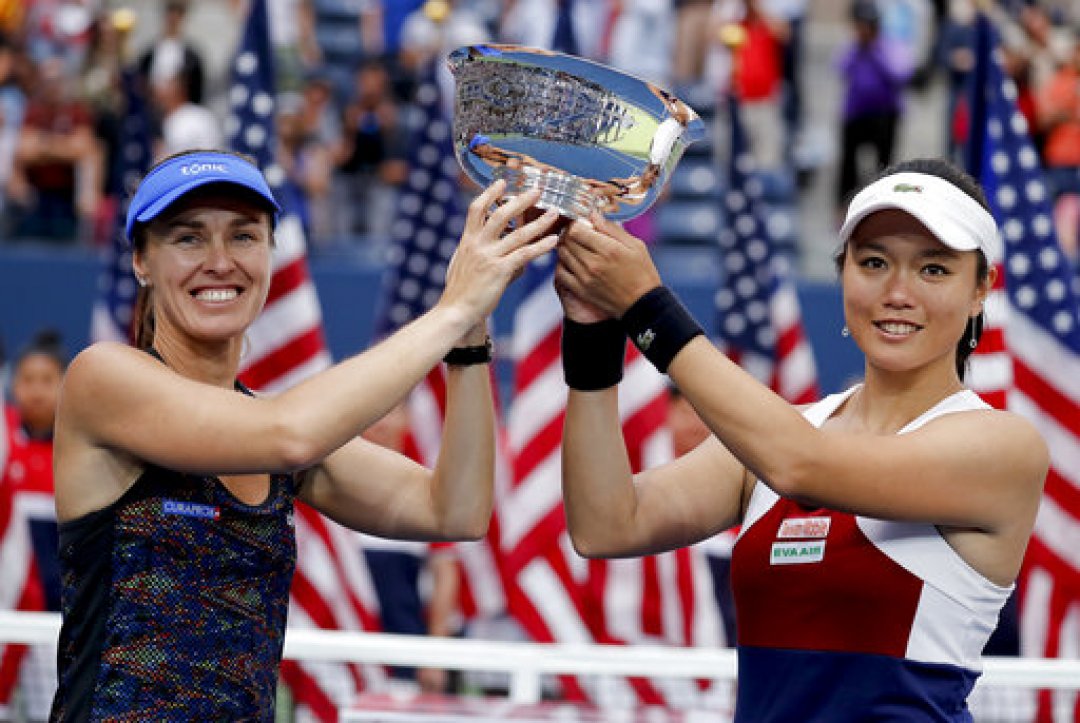 จันหย่งหรานและมาร์ติน่า ฮิงกิสส์คว้าแชมป์หญิงคู่ US Open 2017 มา