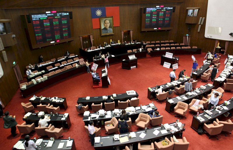 ไต้หวันห้ามนายทหารปลดประจำการเข้าร่วมกิจกรรมการเมืองของจีน โทษสูงสุดยึดเงินบำนาญ