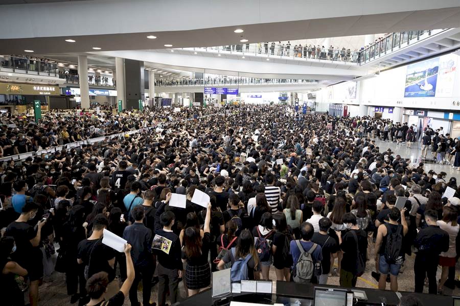 ชาวฮ่องกงเชื่อมั่นรัฐบาลไต้หวันพุ่งสูงสุดในรอบ 24 ปี แต่ยังไม่พอใจทางการฮ่องกงในระดับสูงเช่นกัน