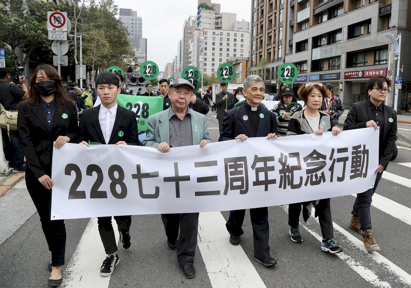 ญาติผู้เคราะห์ร้ายเหตุการณ์ 228 เรียกร้อง ปธน. ตัดสินใจชัดเจน รื้อถอนอนุสรณ์สถานเจียงไคเช็ค
