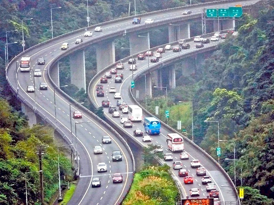 ลดค่าโดยสารรถบัสทางหลวง 15% ดึงดูดใช้รถโดยสารสาธารณะแก้ปัญหาการจราจรหนาแน่นในวันหยุดยาว 228