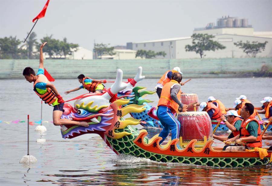 การแข่งขันพายเรือมังกรไถหนาน ต้องลงทะเบียนก่อนเข้างานป้องกันโควิด-19