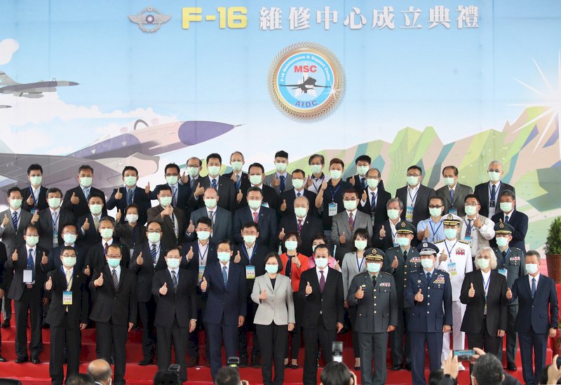 ไต้หวันเปิดป้ายศูนย์ซ่อมบำรุงเครื่องบิน F16 ปธน. ชี้ว่า ทั่วโลกเห็นความมุ่งมั่นปกป้องตนเอง
