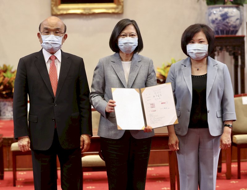 ปธน. ไช่อิงเหวิน ลงนามกฎหมายการคุ้มครองและการประกันอุบัติภัยการทำงานเป็นของขวัญวันแรงงาน