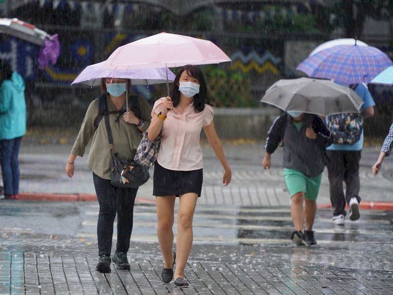 สุดสัปดาห์นี้ทั่วไต้หวันฝนตกหนัก ระวังน้ำท่วมฉับพลัน คาดสภาพอากาศแปรปรวนจากอิทธิพลของมรสุมตะวันตกเฉียงใต้ไปจนถึงสัปดาห์หน้า