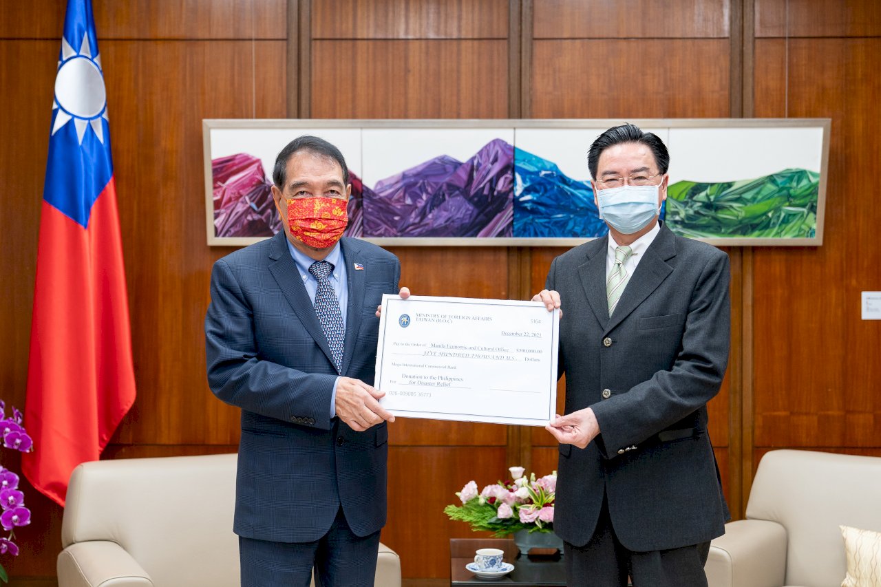 ไต้หวันบริจาคเงิน 500,000 ดอลลาร์สหรัฐฯ ให้ฟิลิปปินส์เพื่อช่วยเหลือผู้ประสบภัยไต้ฝุ่นราอี