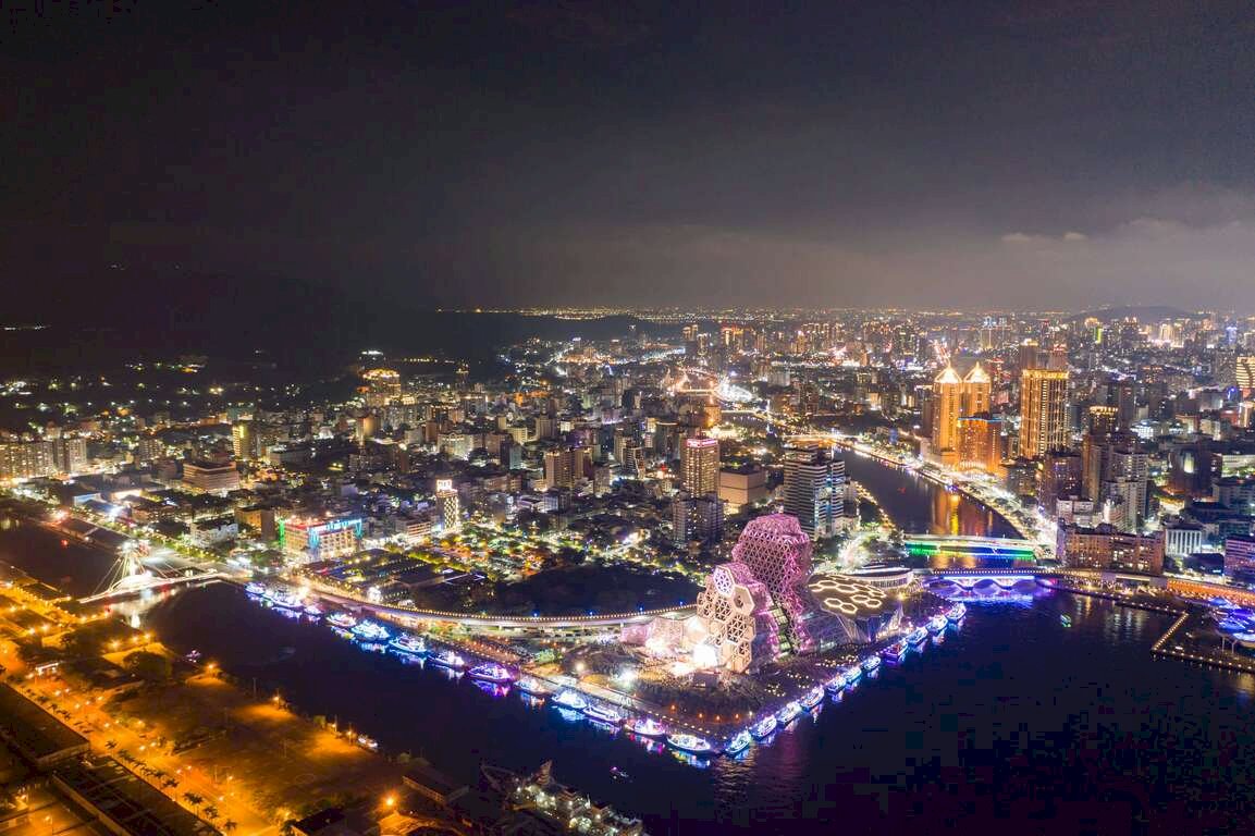 ชวนเที่ยวชมงานเทศกาลโคมไฟปี 2022 ที่นครเกาสงระหว่าง 1-28 ก.พ. นี้ พบกับโคมไฟ ริมแม่น้ำอ้ายเหอ ยาว 7 กม.