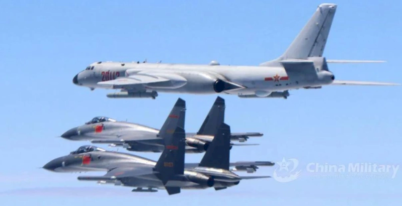 สื่อจีนขู่กองทัพจีนจะส่งเครื่องบินรบ J16 J16D และ J20 ขึ้นสกัดเครื่องบินของประธานสภาฯ สหรัฐฯ หากเยือนไต้หวัน
