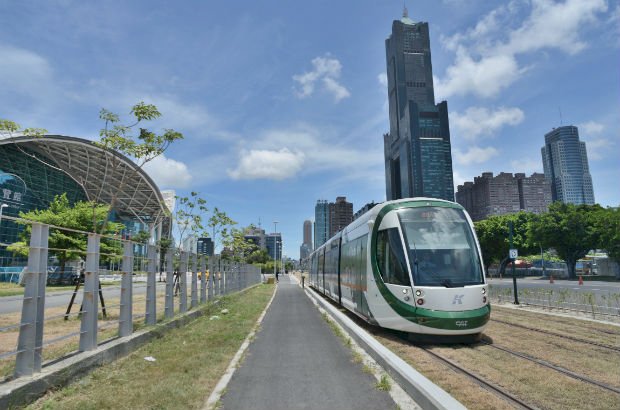 นครเกาสงทดสอบการเดินรถไฟฟ้ารางเบา (LRT) สถานีพิพิธภัณฑ์วิจิตรศิลป์ - สถานีแม่น้ำอ้ายเหอ เตรียมเปิดให้ใช้บริการ ต.ค. นี้