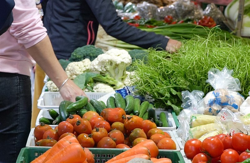ตลาดซื้อขายผักในไต้หวันคึกคักหลังวันหยุดยาวเทศกาลปีใหม่ สำนักงานเกษตรและอาหารคาดราคาผักในประเทศจะทยอยคงที่ภายในสัปดาห์นี้