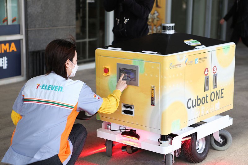 Cubot ONE หุ่นยนต์ส่งของอัจฉริยะตัวแรกของไต้หวันจะเริ่มให้บริการ 1 มี.ค. นี้