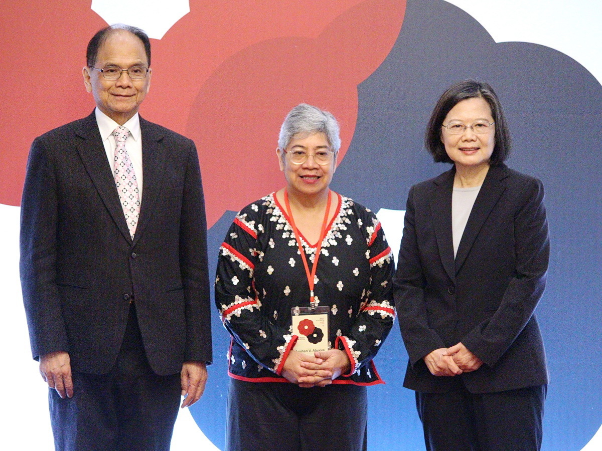 ปธน.ไช่ฯเป็นประธานมอบรางวัล Asia Democracy and Human Rights Award ให้แก่นักปกป้องสิทธิมนุษยชนในเด็กชาวฟิลิปปินส์