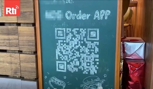 ผู้เก่งกาจแฝงอยู่ในฝูงชน พนักงานร้านแฮมเบอร์เกอร์วาด QR code สแกนได้จริง