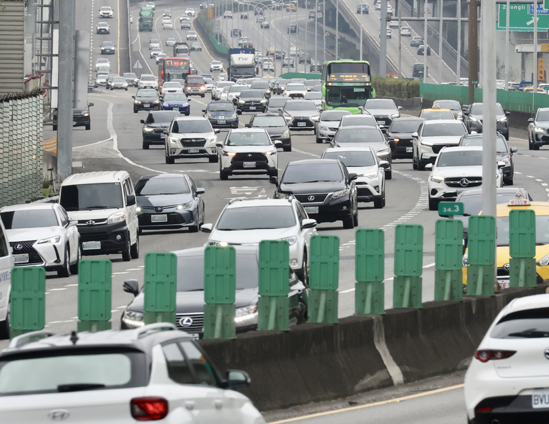 คาดวันส่งท้ายปีเก่าคลื่นรถยนต์ทะลักทางด่วนใน 9 ช่วง ติดหนึบแน่