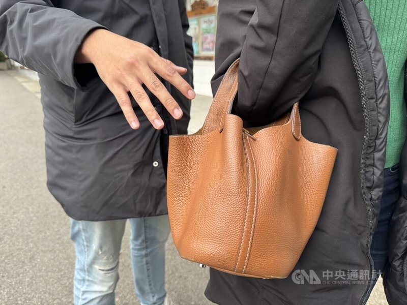 ตำรวจซินจู๋เผยวิธีป้องกันมิจฉาชีพล้วงกระเป๋าในช่วงเทศกาลตรุษจีน