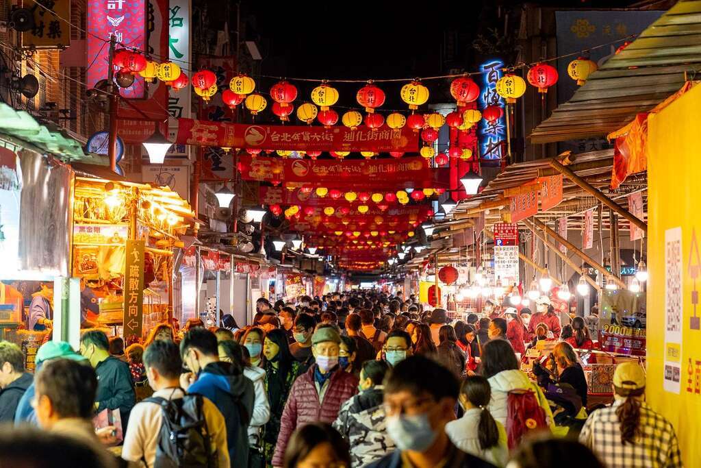 ตลาดตี๋ฮั่วเจียขายของตรุษจีน มียอดขายและจำนวนคนเดินเพิ่มขึ้น 20%