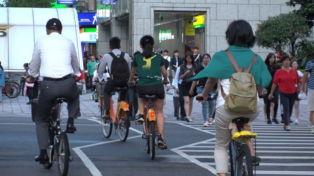 ระวัง ! ปั่น YouBike ข้ามทางม้าลายอาจเจอใบสั่ง เตือนต้องเข็นข้ามเท่านั้น