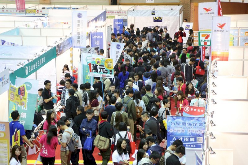 ก.แรงงานไต้หวัน เผยสำรวจเงินเดือนพนักงานใหม่ปีที่แล้ว (2567) เฉลี่ยประมาณ 37,000 เหรียญไต้หวัน